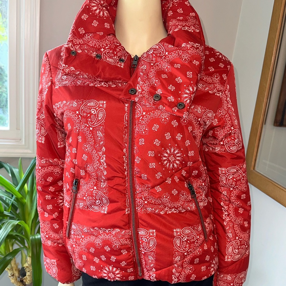 Women's Red Coffee Shop New York Puffer Jacket ~ XS